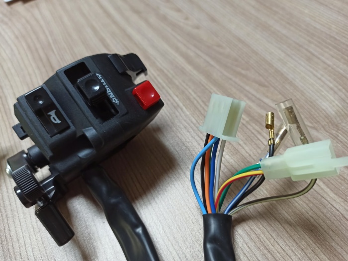 Right handle switch assembly