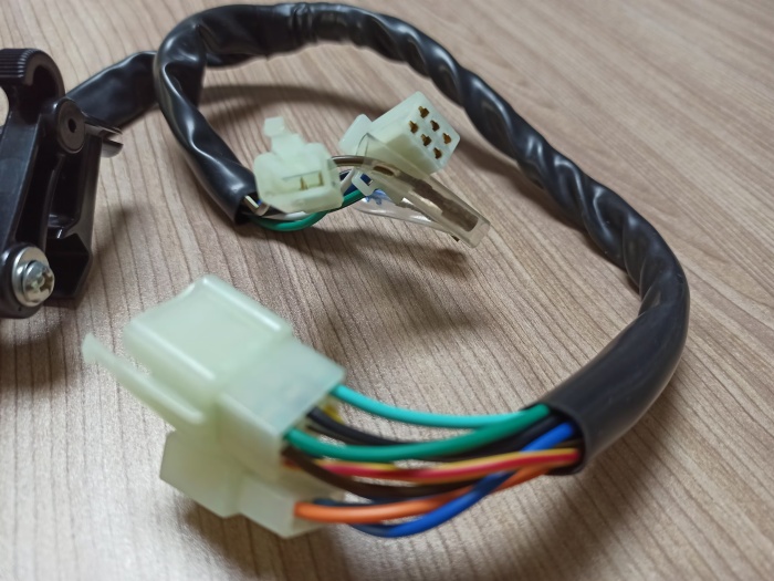 Right handle switch assembly